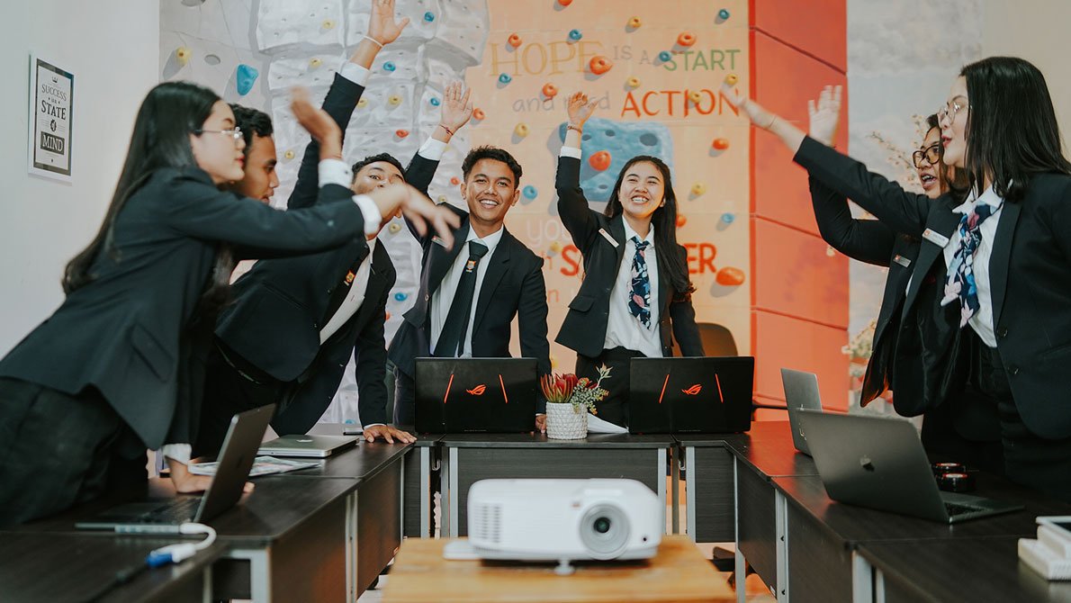 kampus bisnis di bali. kuliah bisnis, digital, marketing. master bisnis akademi professional