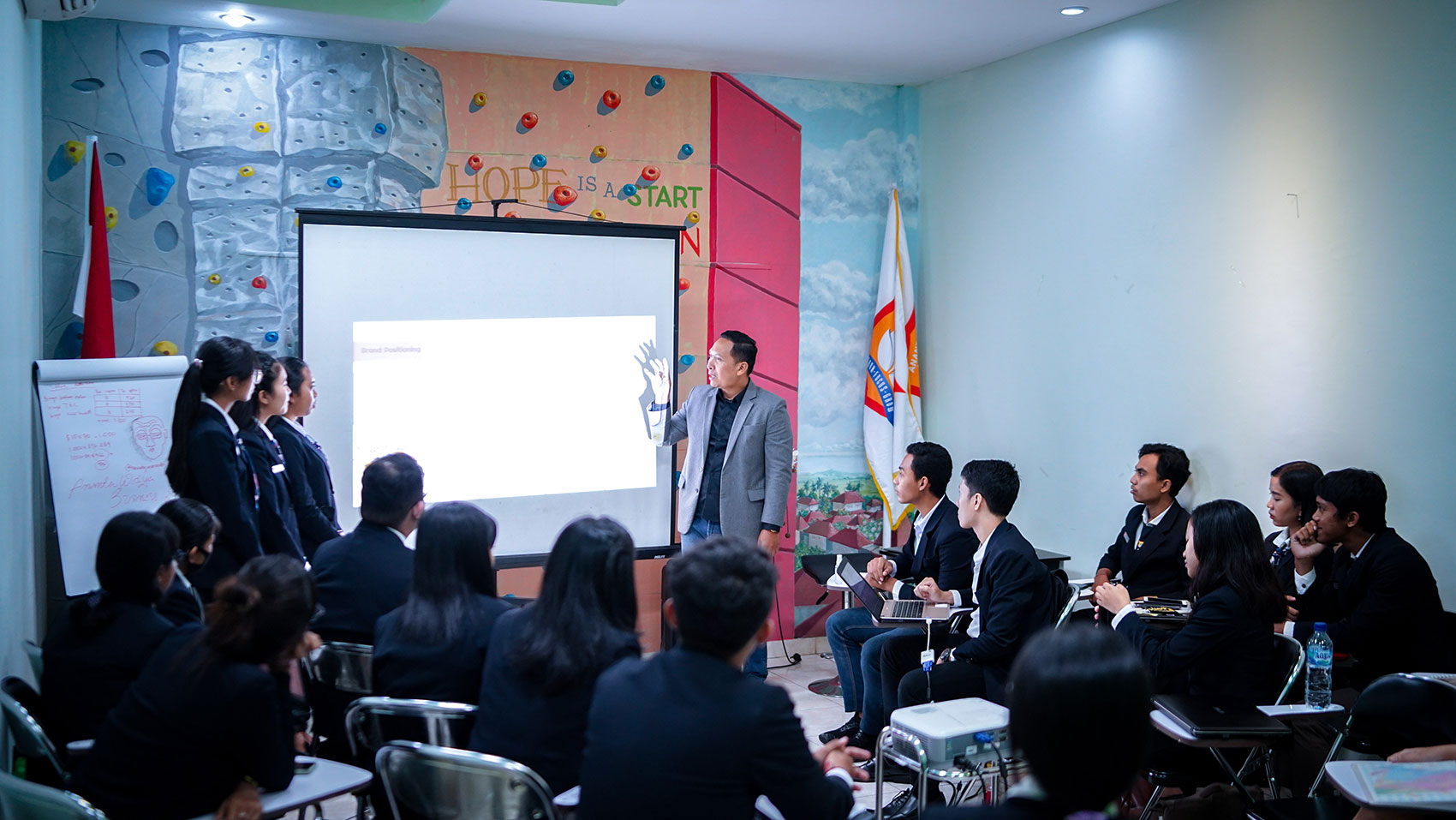 7 Alasan Kenapa Kuliah Digital Marketing Penting